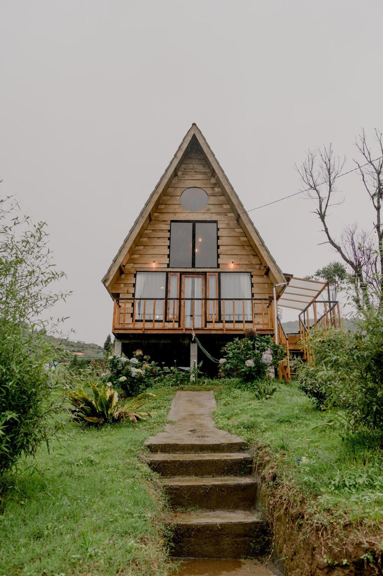 Satha Private Villa Dieng Banjarnegara Exteriör bild